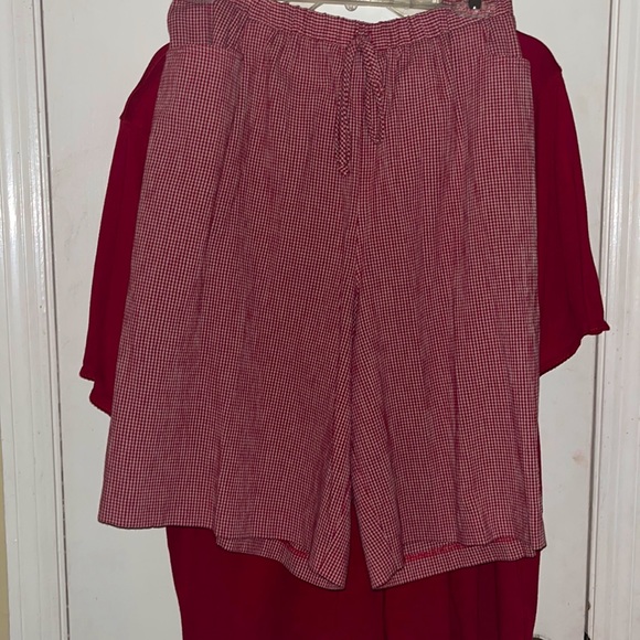 ❤️4 for 25 knit 2 piece set burgundy with plaid shorts 16-18 plus - Picture 2 of 4